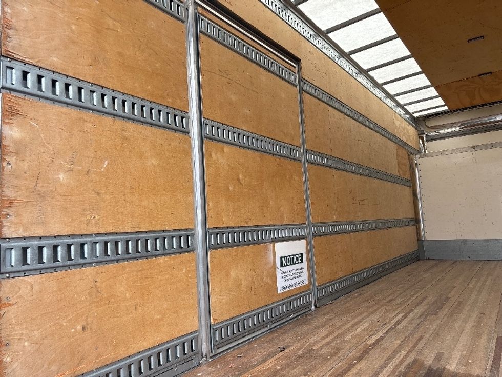 Medium Duty Box Truck-Light and Medium Duty Trucks-Isuzu-2020-NRR-Pennsauken-NJ-118,253\n\t\tmiles-$ 45,250 - Image 14