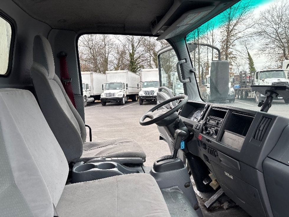 Medium Duty Box Truck-Light and Medium Duty Trucks-Isuzu-2020-NRR-Pennsauken-NJ-118,253\n\t\tmiles-$ 45,250 - Image 22