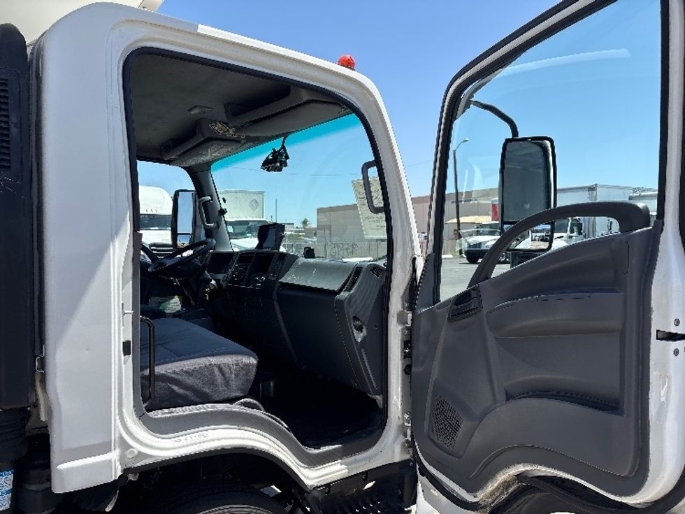Medium Duty Box Truck-Light and Medium Duty Trucks-Isuzu-2020-NRR-Phoenix-AZ-101,626\n\t\tmiles-$ 46,000 - Image 19