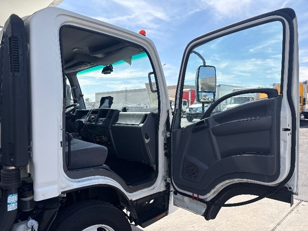 Medium Duty Box Truck-Light and Medium Duty Trucks-Isuzu-2020-NRR-Phoenix-AZ-119,051\n\t\tmiles-$ 44,250 - Image 19