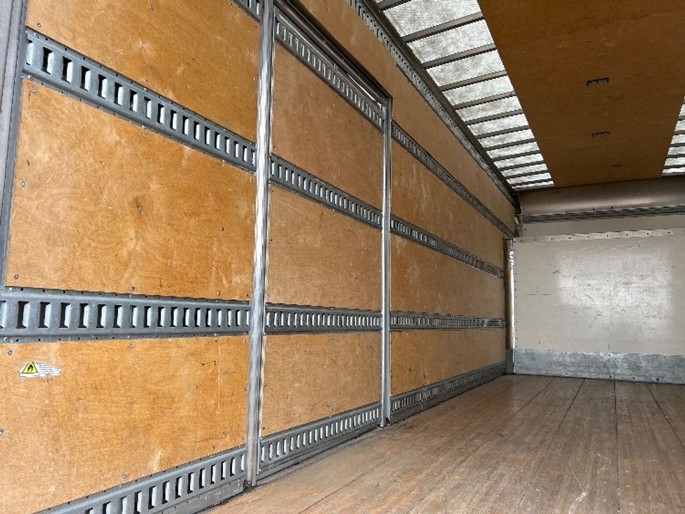 Medium Duty Box Truck-Light and Medium Duty Trucks-Isuzu-2020-NRR-Pittsburgh-PA-98,578\n\t\tmiles-$ 44,500 - Image 11