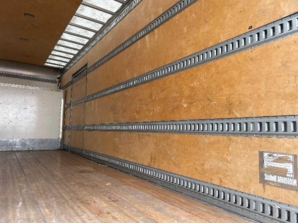 Medium Duty Box Truck-Light and Medium Duty Trucks-Isuzu-2020-NRR-Pittsburgh-PA-98,578\n\t\tmiles-$ 44,500 - Image 12