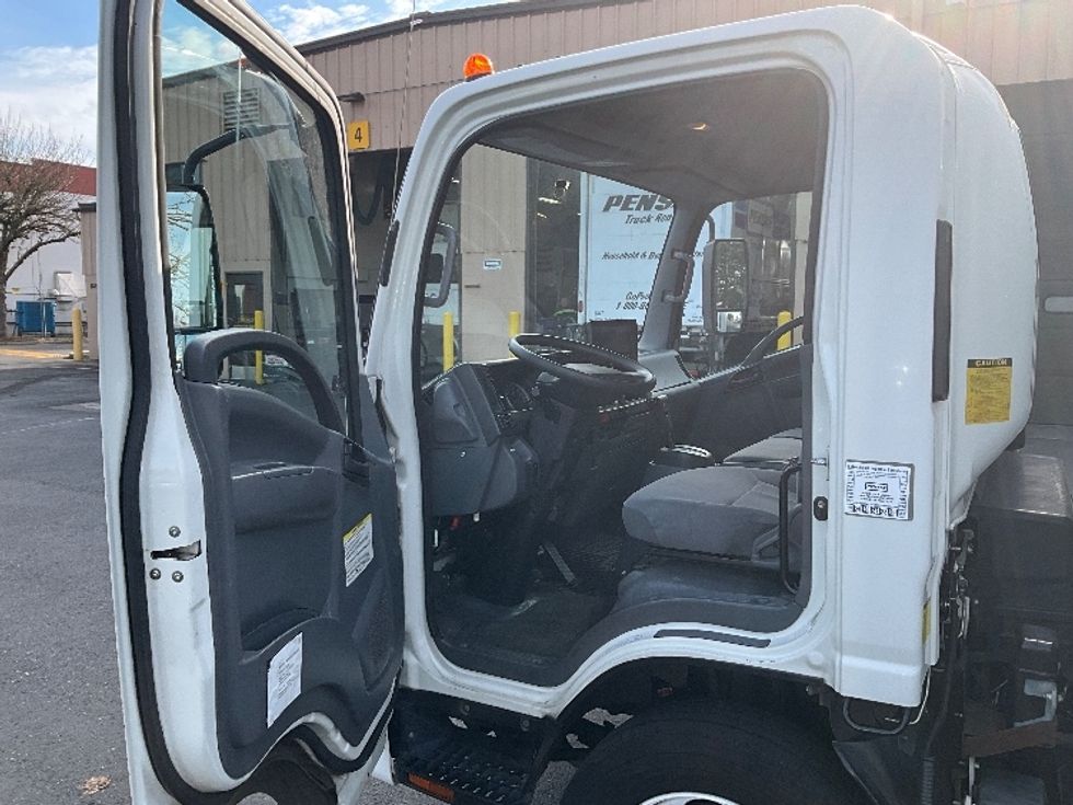 Medium Duty Box Truck-Light and Medium Duty Trucks-Isuzu-2020-NRR-Portland-OR-239,414\n\t\tmiles-$ 21,750 - Image 16