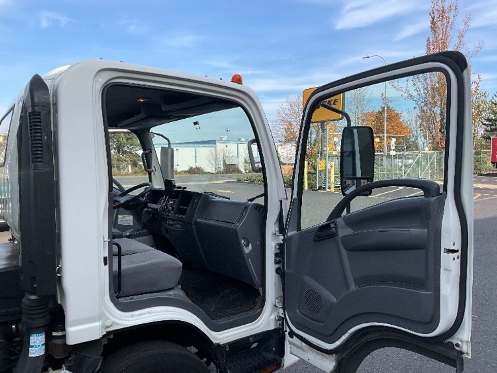 Medium Duty Box Truck-Light and Medium Duty Trucks-Isuzu-2020-NRR-Portland-OR-239,414\n\t\tmiles-$ 21,750 - Image 20