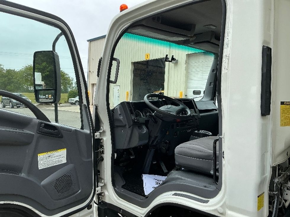 Medium Duty Box Truck-Light and Medium Duty Trucks-Isuzu-2020-NRR-Prince George-VA-135,725\n\t\tmiles-$ 42,250 - Image 16