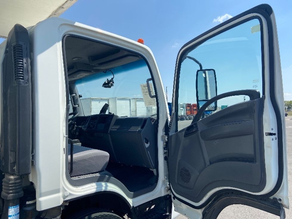 Medium Duty Box Truck-Light and Medium Duty Trucks-Isuzu-2020-NRR-San Antonio-TX-100,232\n\t\tmiles-$ 46,000 - Image 19
