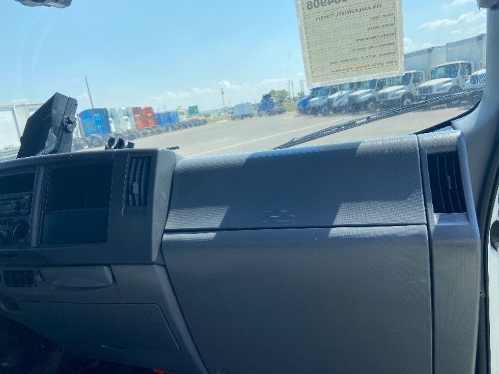 Medium Duty Box Truck-Light and Medium Duty Trucks-Isuzu-2020-NRR-San Antonio-TX-100,232\n\t\tmiles-$ 46,000 - Image 20