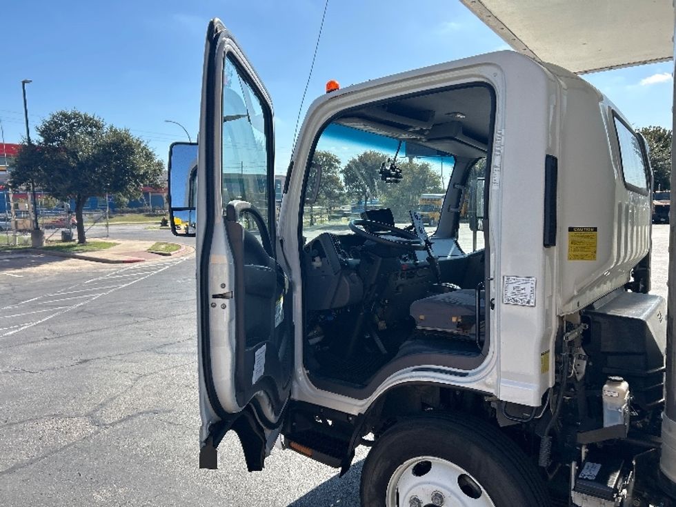 Medium Duty Box Truck-Light and Medium Duty Trucks-Isuzu-2020-NRR-San Antonio-TX-100,928\n\t\tmiles-$ 46,000 - Image 16