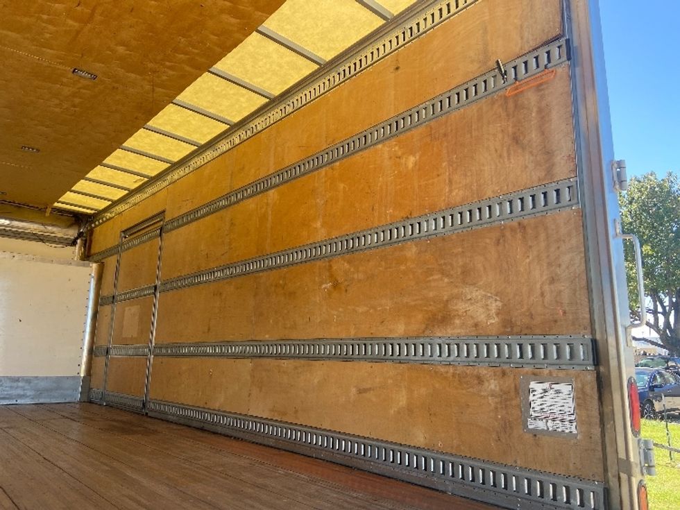 Medium Duty Box Truck-Light and Medium Duty Trucks-Isuzu-2020-NRR-San Antonio-TX-86,450\n\t\tmiles-$ 47,500 - Image 11