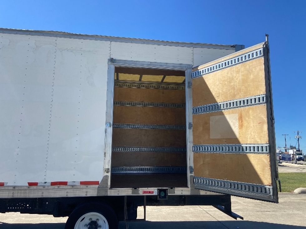 Medium Duty Box Truck-Light and Medium Duty Trucks-Isuzu-2020-NRR-San Antonio-TX-86,450\n\t\tmiles-$ 47,500 - Image 21