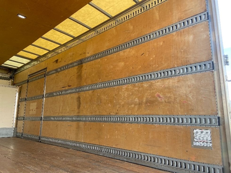 Medium Duty Box Truck-Light and Medium Duty Trucks-Isuzu-2020-NRR-San Antonio-TX-98,100\n\t\tmiles-$ 46,250 - Image 11