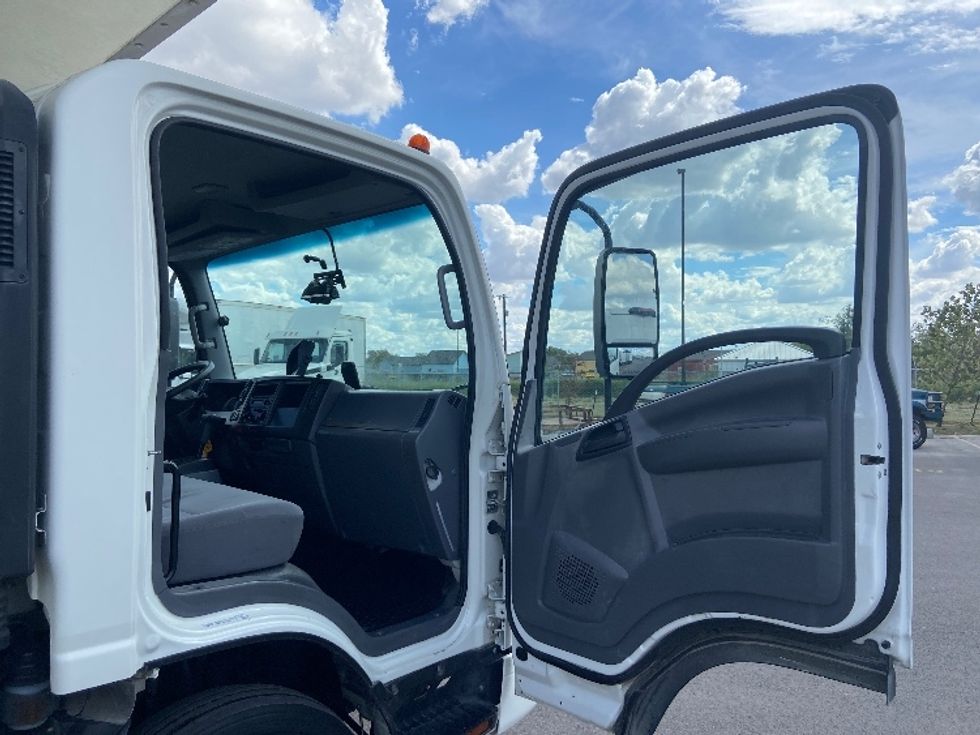 Medium Duty Box Truck-Light and Medium Duty Trucks-Isuzu-2020-NRR-San Antonio-TX-98,100\n\t\tmiles-$ 46,250 - Image 19
