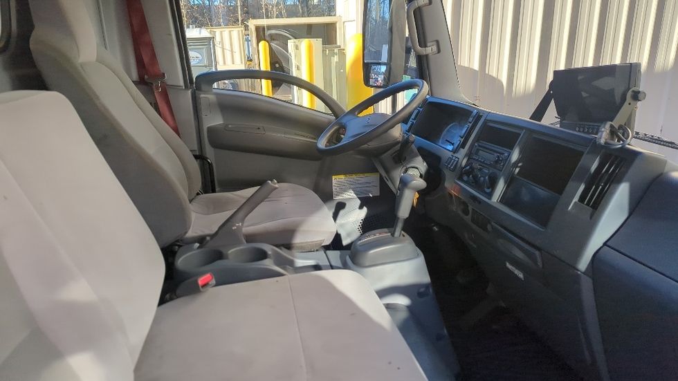 Medium Duty Box Truck-Light and Medium Duty Trucks-Isuzu-2020-NRR-Suwanee-GA-106,511\n\t\tmiles-$ 45,250 - Image 21