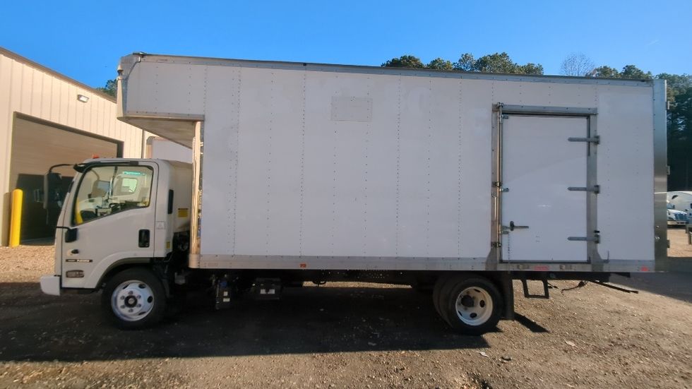 Medium Duty Box Truck-Light and Medium Duty Trucks-Isuzu-2020-NRR-Suwanee-GA-106,511\n\t\tmiles-$ 45,250 - Image 4