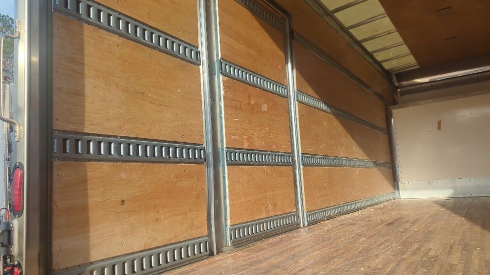 Medium Duty Box Truck-Light and Medium Duty Trucks-Isuzu-2020-NRR-Suwanee-GA-84,012\n\t\tmiles-$ 50,750 - Image 10