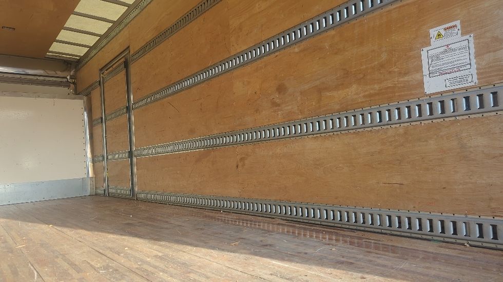 Medium Duty Box Truck-Light and Medium Duty Trucks-Isuzu-2020-NRR-Suwanee-GA-84,012\n\t\tmiles-$ 50,750 - Image 11