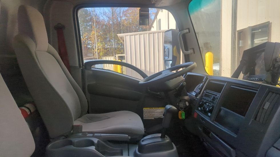 Medium Duty Box Truck-Light and Medium Duty Trucks-Isuzu-2020-NRR-Suwanee-GA-84,012\n\t\tmiles-$ 50,750 - Image 21