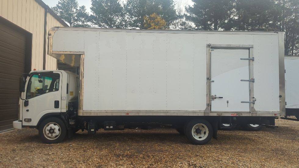 Medium Duty Box Truck-Light and Medium Duty Trucks-Isuzu-2020-NRR-Suwanee-GA-84,012\n\t\tmiles-$ 50,750 - Image 4