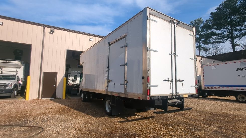 Medium Duty Box Truck-Light and Medium Duty Trucks-Isuzu-2020-NRR-Suwanee-GA-84,012\n\t\tmiles-$ 50,750 - Image 6