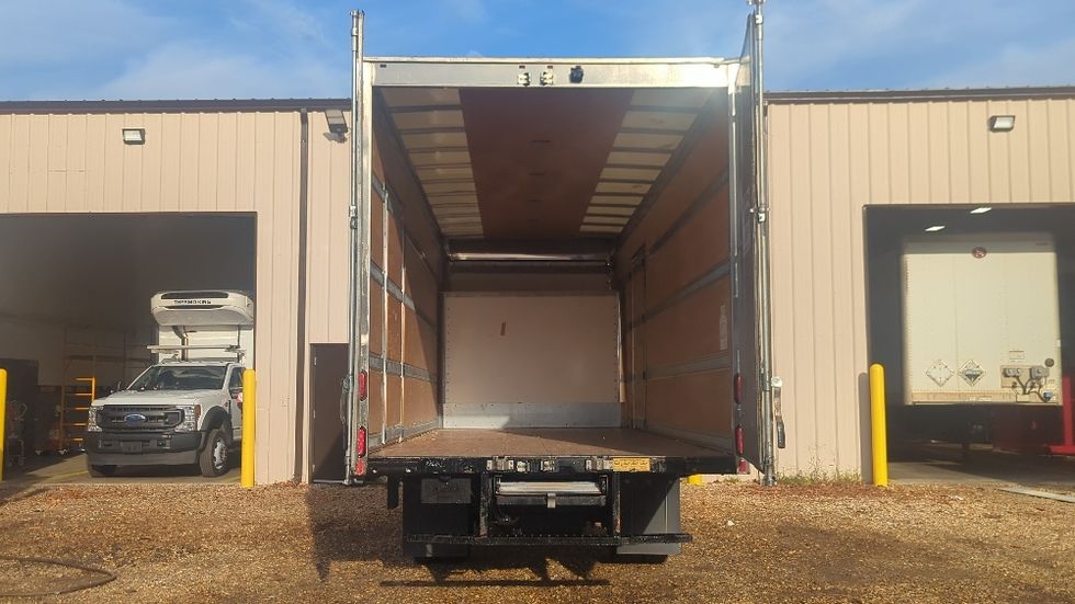 Medium Duty Box Truck-Light and Medium Duty Trucks-Isuzu-2020-NRR-Suwanee-GA-84,012\n\t\tmiles-$ 50,750 - Image 8
