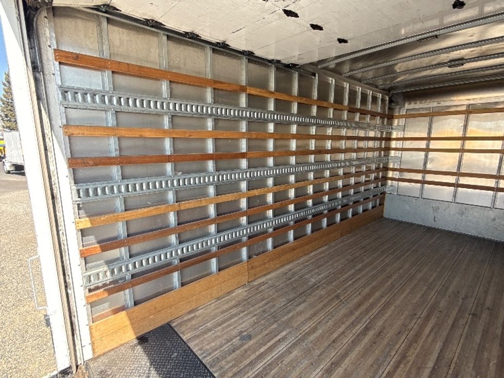 Medium Duty Box Truck-Light and Medium Duty Trucks-Isuzu-2020-NRR-West Sacramento-CA-116,623\n\t\tmiles-$ 44,250 - Image 11
