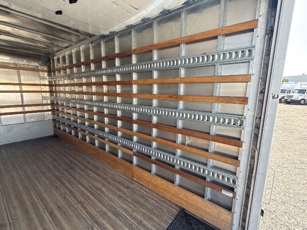 Medium Duty Box Truck-Light and Medium Duty Trucks-Isuzu-2020-NRR-West Sacramento-CA-116,623\n\t\tmiles-$ 44,250 - Image 12
