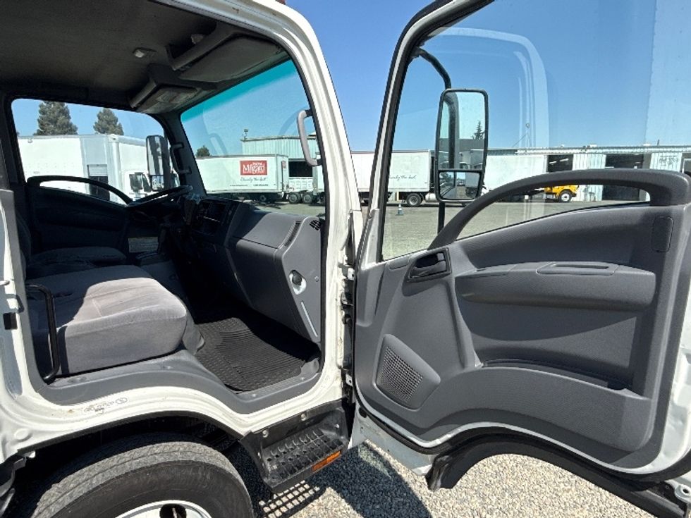 Medium Duty Box Truck-Light and Medium Duty Trucks-Isuzu-2020-NRR-West Sacramento-CA-116,623\n\t\tmiles-$ 44,250 - Image 20