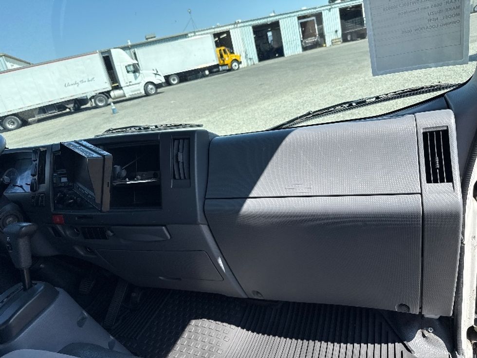 Medium Duty Box Truck-Light and Medium Duty Trucks-Isuzu-2020-NRR-West Sacramento-CA-116,623\n\t\tmiles-$ 44,250 - Image 21