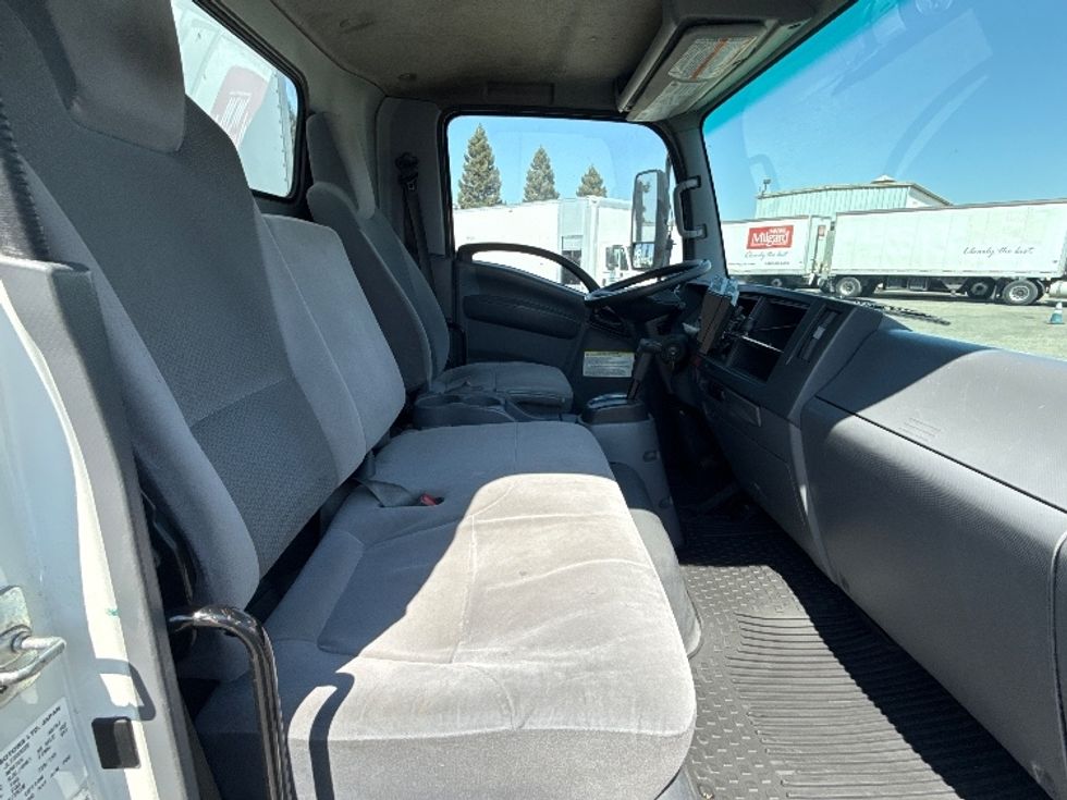 Medium Duty Box Truck-Light and Medium Duty Trucks-Isuzu-2020-NRR-West Sacramento-CA-116,623\n\t\tmiles-$ 44,250 - Image 22