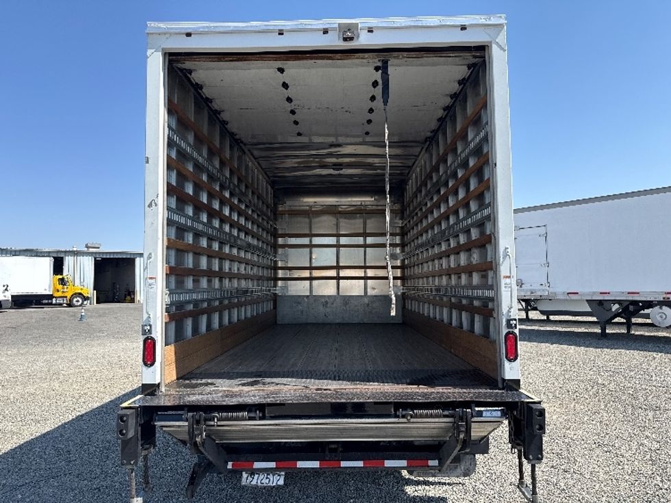 Medium Duty Box Truck-Light and Medium Duty Trucks-Isuzu-2020-NRR-West Sacramento-CA-116,623\n\t\tmiles-$ 44,250 - Image 8