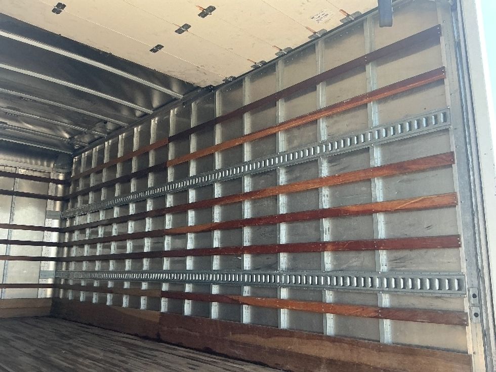 Medium Duty Box Truck-Light and Medium Duty Trucks-Isuzu-2021-NQR-Gulfport-MS-115,750\n\t\tmiles-$ 46,750 - Image 12