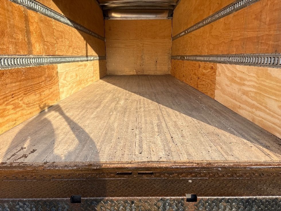 Medium Duty Box Truck-Light and Medium Duty Trucks-Isuzu-2021-NQR-Middlefield-OH-129,527\n\t\tmiles-$ 41,750 - Image 10