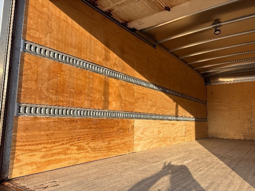 Medium Duty Box Truck-Light and Medium Duty Trucks-Isuzu-2021-NQR-Middlefield-OH-129,527\n\t\tmiles-$ 41,750 - Image 11