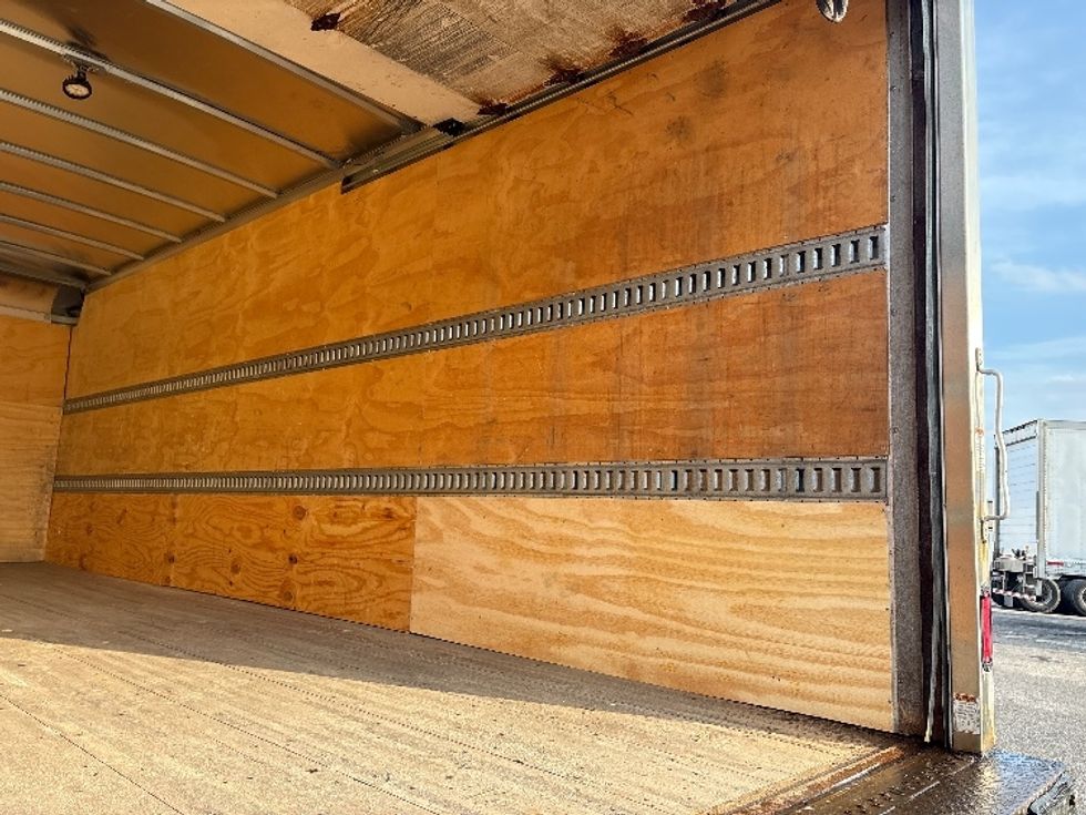 Medium Duty Box Truck-Light and Medium Duty Trucks-Isuzu-2021-NQR-Middlefield-OH-129,527\n\t\tmiles-$ 41,750 - Image 12