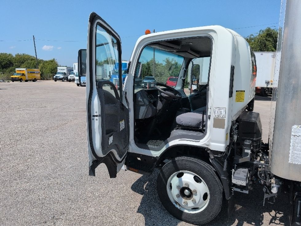Medium Duty Box Truck-Light and Medium Duty Trucks-Isuzu-2021-NQR-San Antonio-TX-65,703\n\t\tmiles-$ 53,500 - Image 16