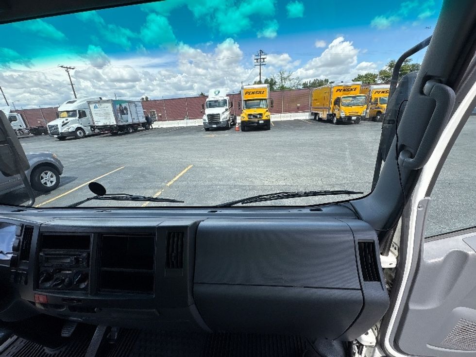 Medium Duty Box Truck-Light and Medium Duty Trucks-Isuzu-2021-NQR-Torrance-CA-93,600\n\t\tmiles-$ 49,250 - Image 19