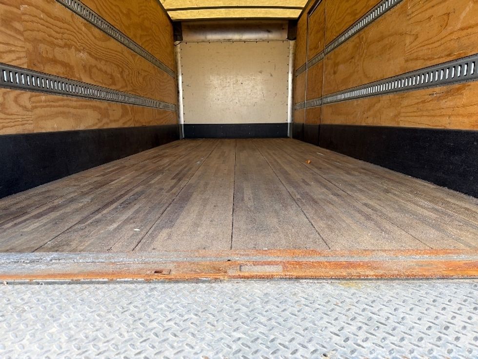 Medium Duty Box Truck-Light and Medium Duty Trucks-Isuzu-2021-NQR-West Babylon-NY-126,217\n\t\tmiles-$ 41,500 - Image 10