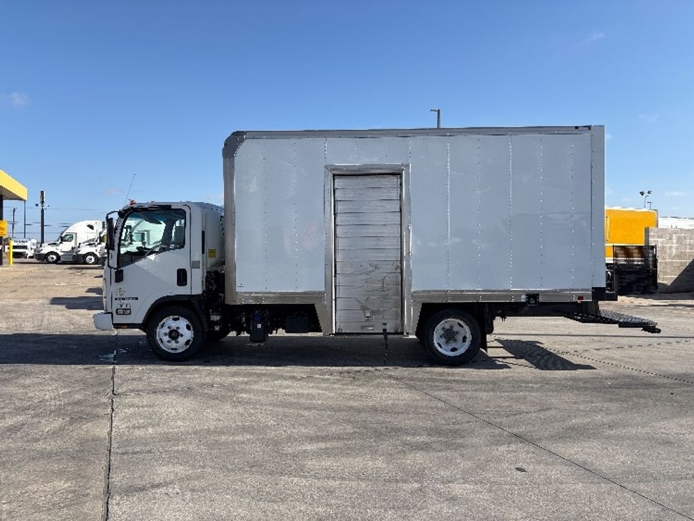 Medium Duty Box Truck-Light and Medium Duty Trucks-Isuzu-2021-NRR-Arlington-TX-146,947\n\t\tmiles-$ 34,000 - Image 4