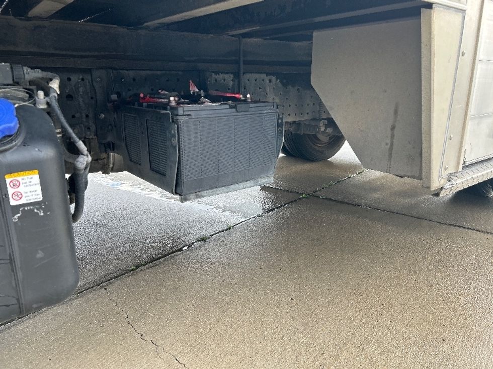 Medium Duty Box Truck-Light and Medium Duty Trucks-Isuzu-2021-NRR-Arlington-TX-146,947\n\t\tmiles-$ 34,000 - Image 5