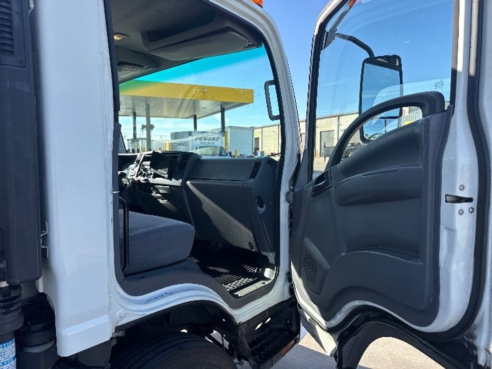 Medium Duty Box Truck-Light and Medium Duty Trucks-Isuzu-2021-NRR-Arlington-TX-220,370\n\t\tmiles-$ 20,000 - Image 20