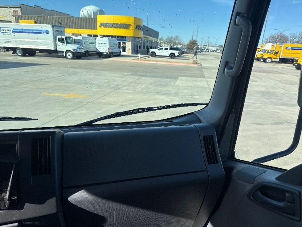 Medium Duty Box Truck-Light and Medium Duty Trucks-Isuzu-2021-NRR-Arlington-TX-220,370\n\t\tmiles-$ 20,000 - Image 21