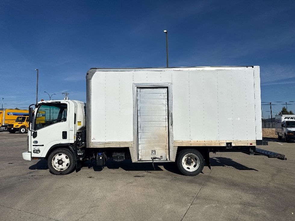 Medium Duty Box Truck-Light and Medium Duty Trucks-Isuzu-2021-NRR-Arlington-TX-220,370\n\t\tmiles-$ 20,000 - Image 4