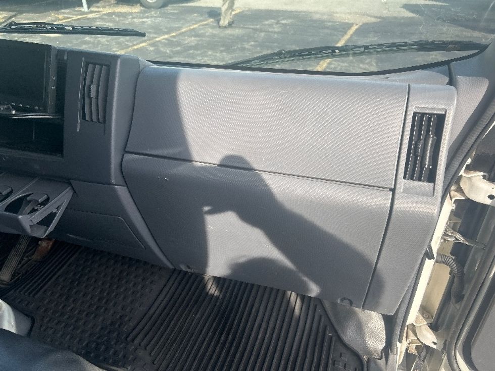 Medium Duty Box Truck-Light and Medium Duty Trucks-Isuzu-2021-NRR-Braintree-MA-148,328\n\t\tmiles-$ 36,750 - Image 21