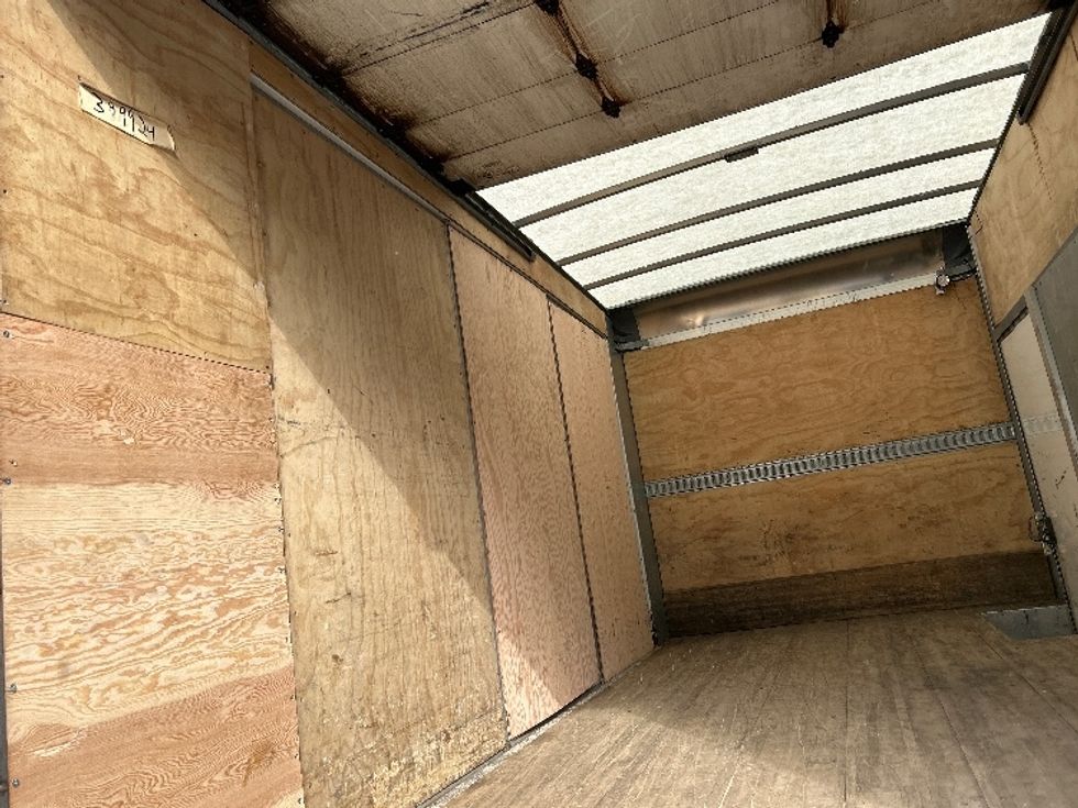 Medium Duty Box Truck-Light and Medium Duty Trucks-Isuzu-2021-NRR-Braintree-MA-163,109\n\t\tmiles-$ 34,500 - Image 11