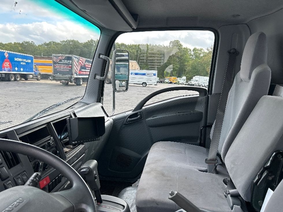 Medium Duty Box Truck-Light and Medium Duty Trucks-Isuzu-2021-NRR-Braintree-MA-163,109\n\t\tmiles-$ 34,500 - Image 17