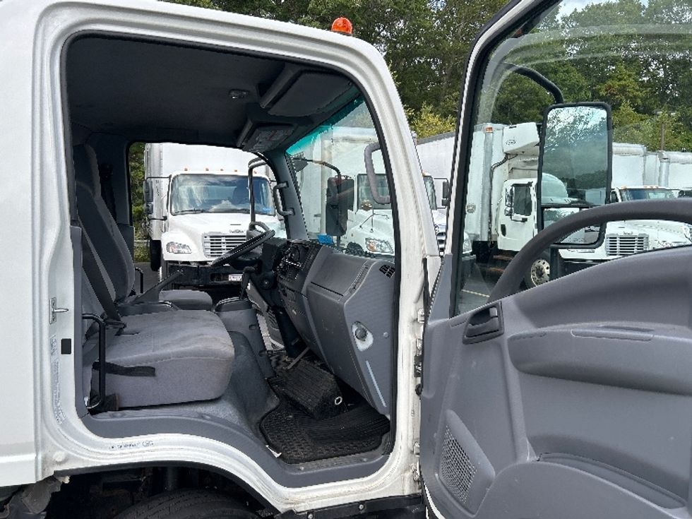 Medium Duty Box Truck-Light and Medium Duty Trucks-Isuzu-2021-NRR-Braintree-MA-163,109\n\t\tmiles-$ 34,500 - Image 18