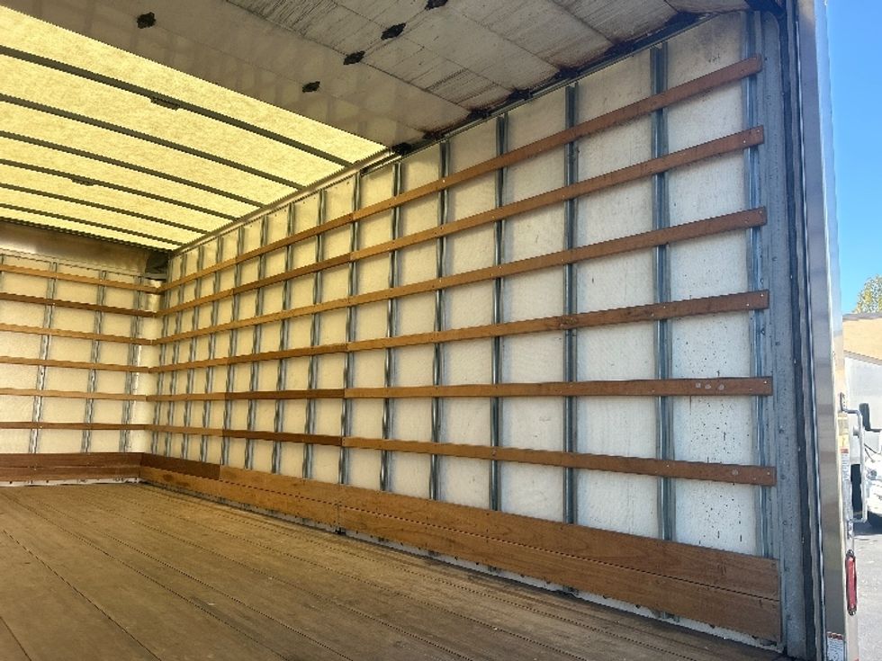 Medium Duty Box Truck-Light and Medium Duty Trucks-Isuzu-2021-NRR-Braintree-MA-63,525\n\t\tmiles-$ 46,750 - Image 12