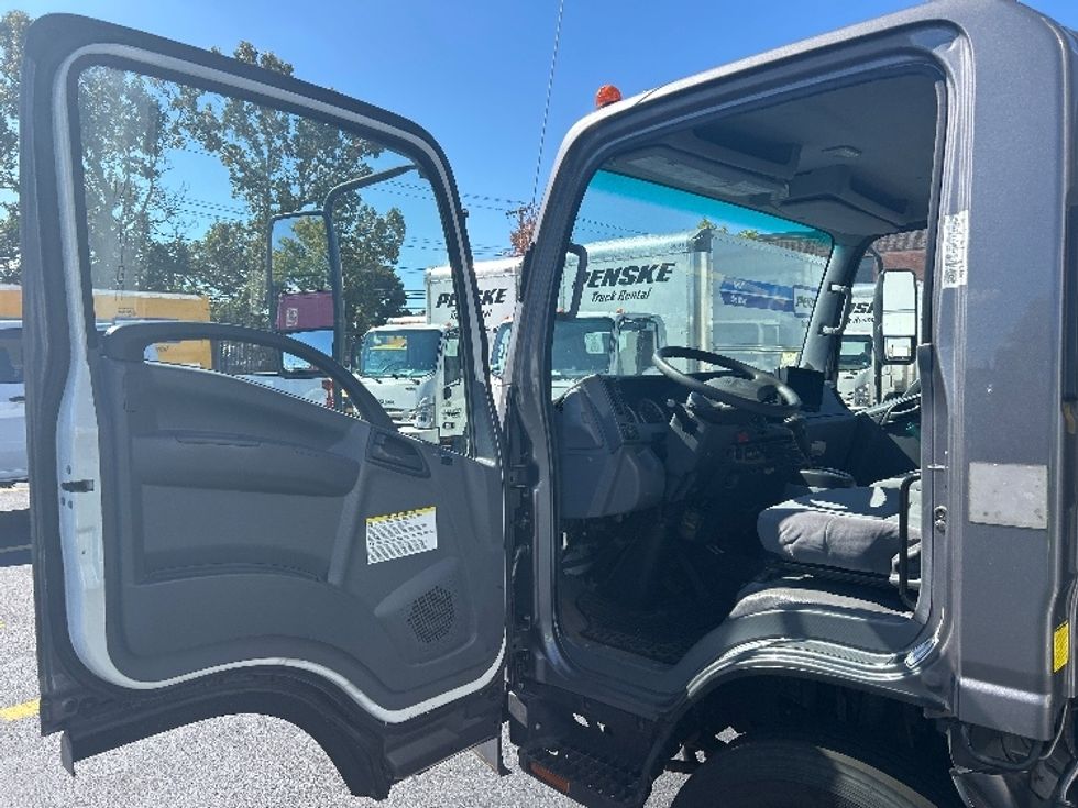 Medium Duty Box Truck-Light and Medium Duty Trucks-Isuzu-2021-NRR-Braintree-MA-63,525\n\t\tmiles-$ 46,750 - Image 16