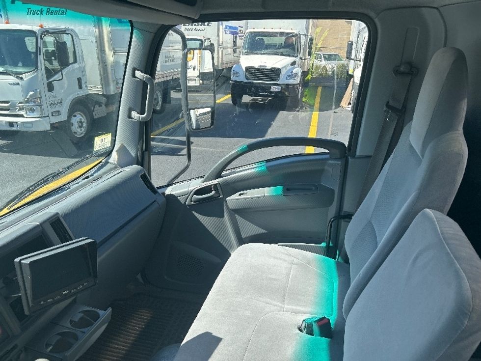 Medium Duty Box Truck-Light and Medium Duty Trucks-Isuzu-2021-NRR-Braintree-MA-63,525\n\t\tmiles-$ 46,750 - Image 19