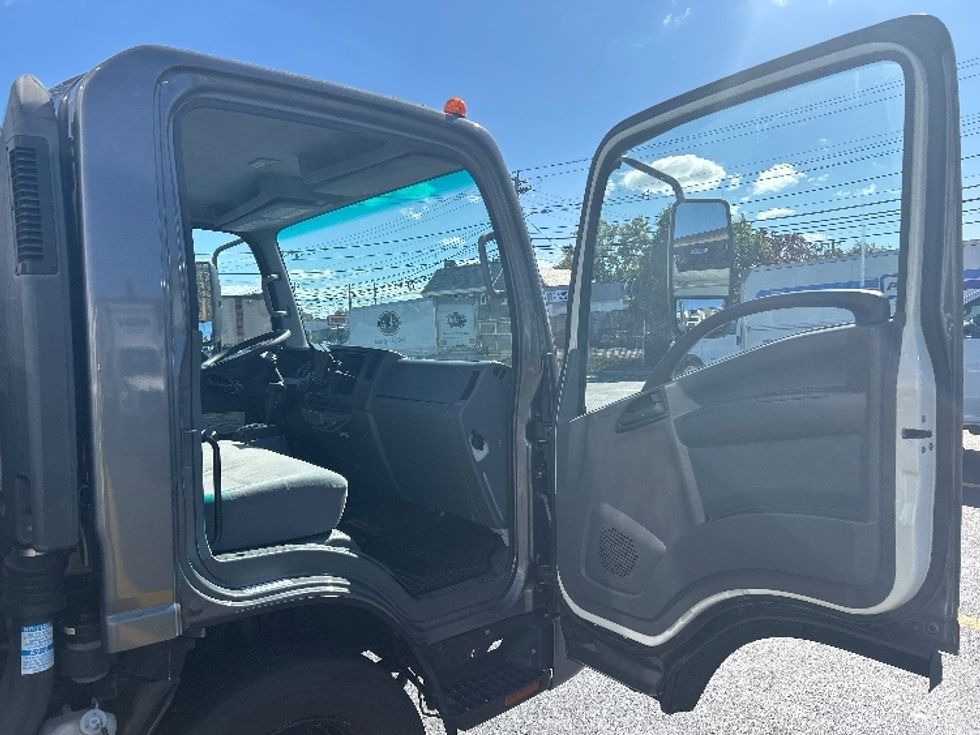 Medium Duty Box Truck-Light and Medium Duty Trucks-Isuzu-2021-NRR-Braintree-MA-63,525\n\t\tmiles-$ 46,750 - Image 20